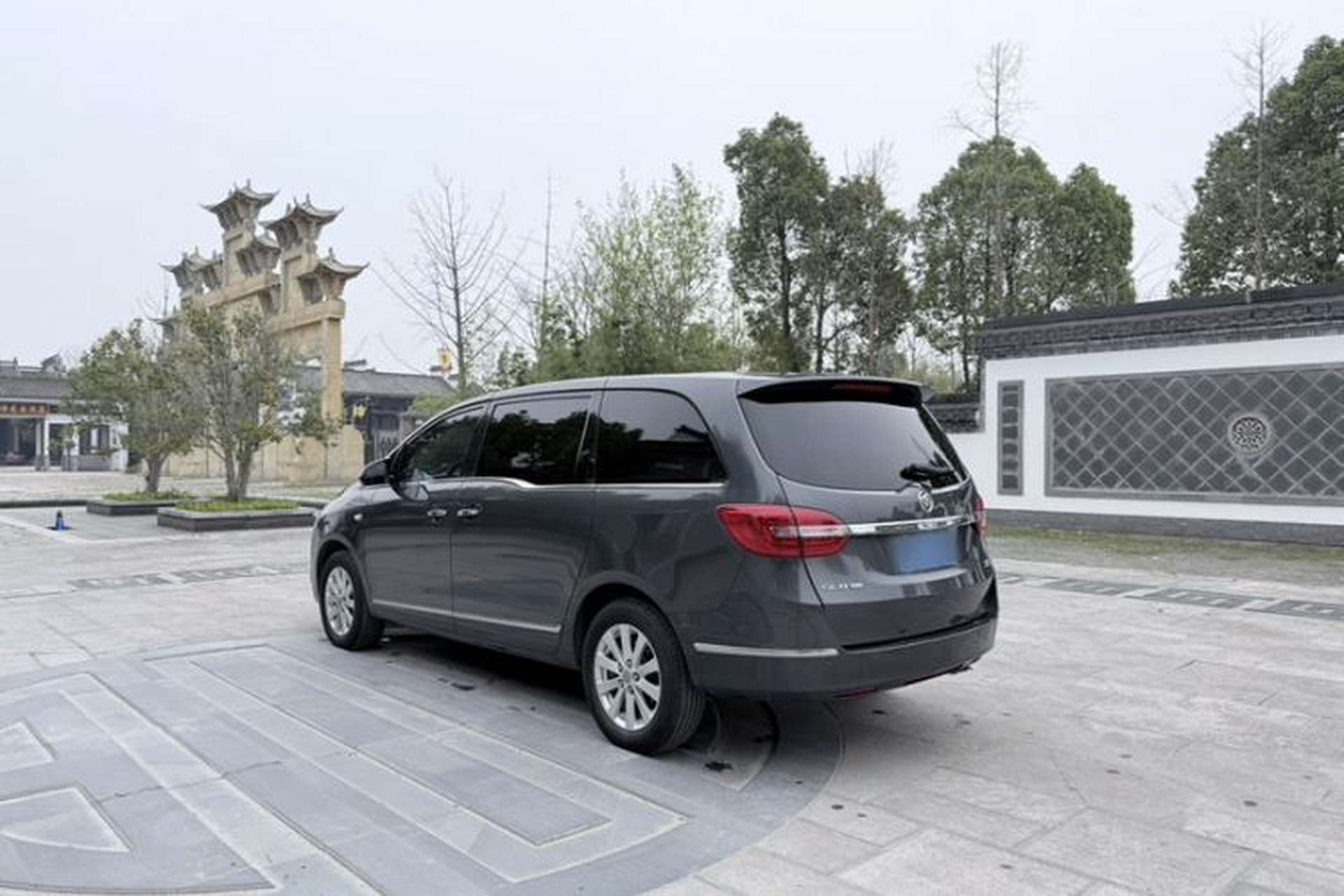 Used Buick GL8 2018 28T Luxury Model China VI Standard Exterior 2