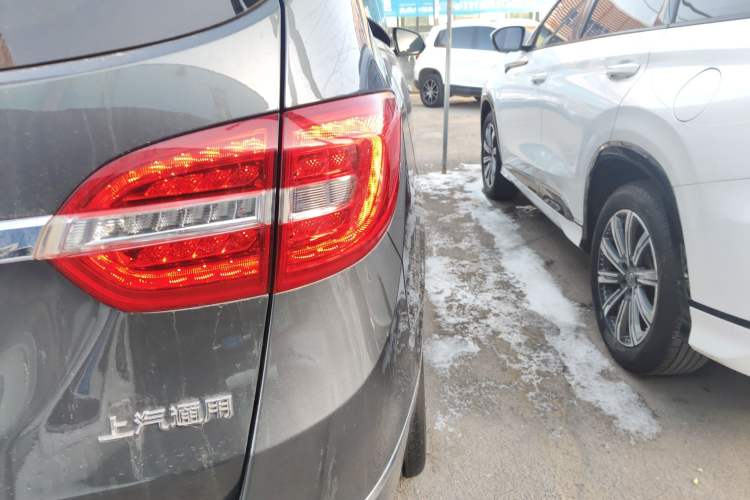 Used Buick GL8 2018 28T Luxury Model China VI Standard Exterior 3