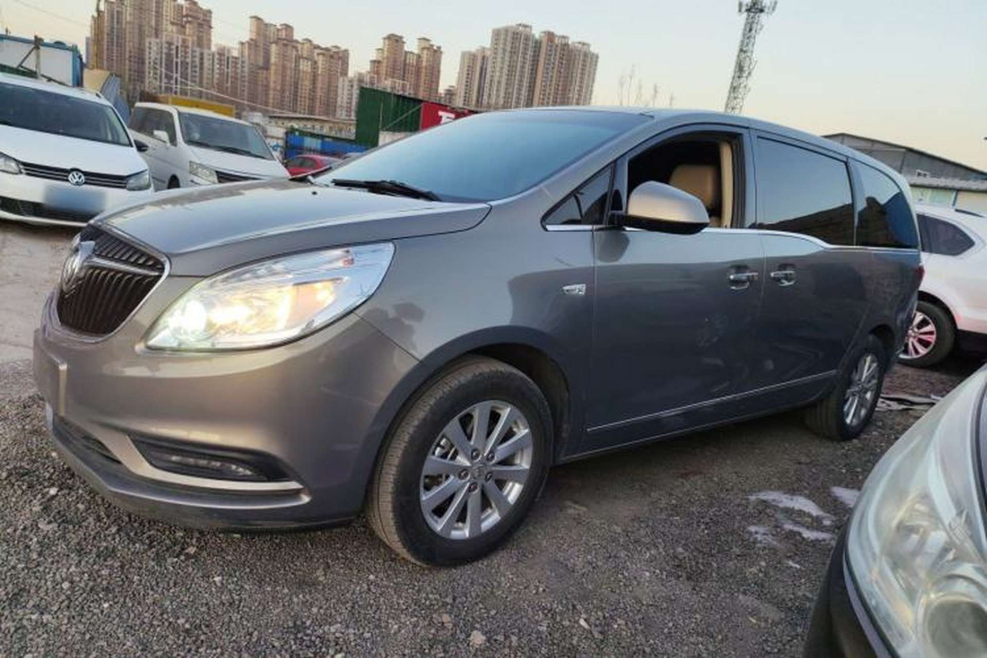 Used Buick GL8 2018 28T Luxury Model China VI Standard Exterior 3