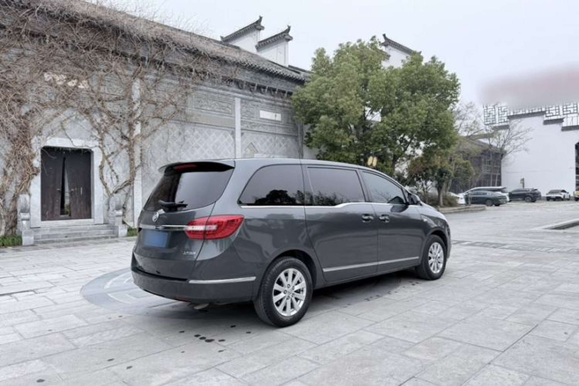 Used Buick GL8 2018 28T Luxury Model China VI Standard Exterior 5