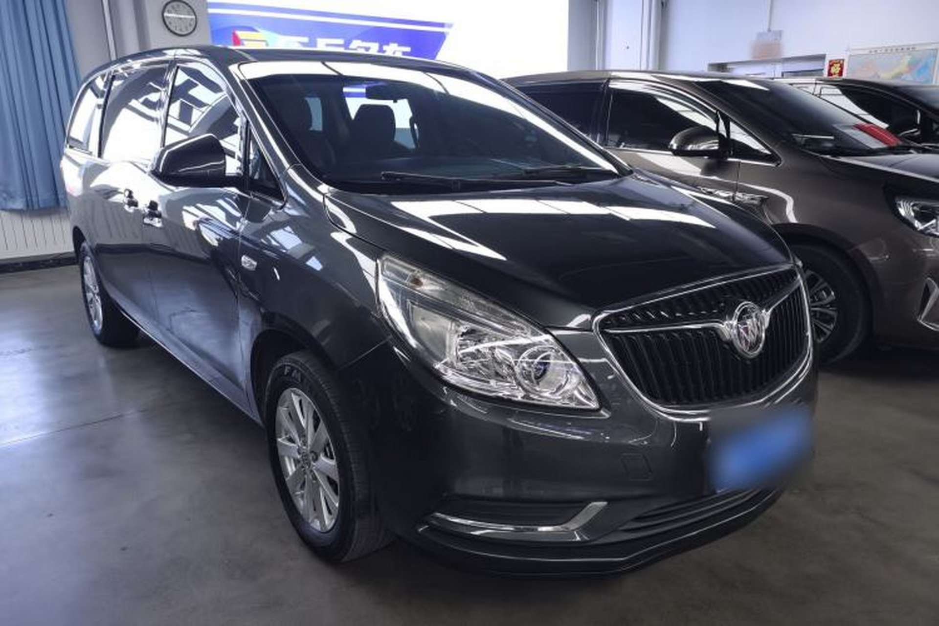 Used Buick GL8 2018 28T Comfort Model China VI Standard Front Right 45 Deg