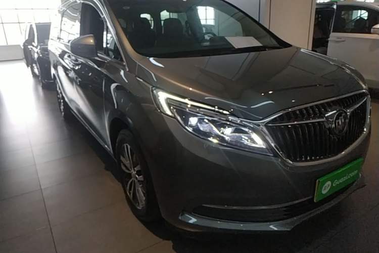 Used Buick GL8 2018 ES 28T Flagship Model China VI Standard Front Right 45 Deg