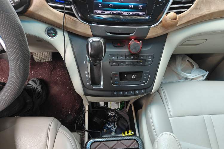 Used Buick GL8 2018 ES 28T Comfort Model China VI Standard Gear Lever