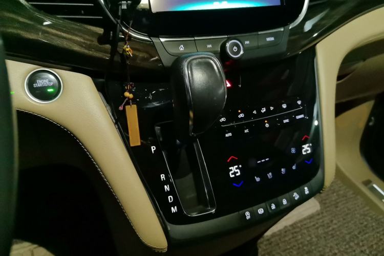 Used Buick GL8 2018 ES 28T Flagship Model China VI Standard Gear Lever