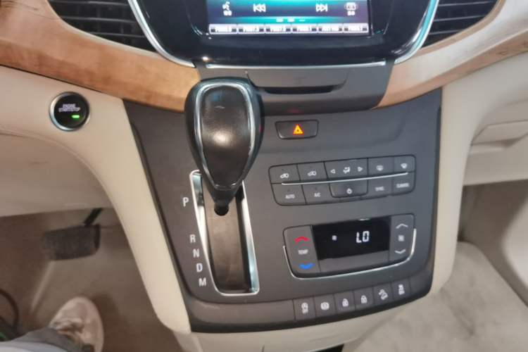 Used Buick GL8 2018 ES 28T Comfort Model China VI Standard Gear Lever