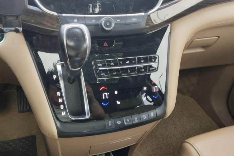 Used Buick GL8 2018 ES 28T Luxury Model China VI Standard Gear Lever