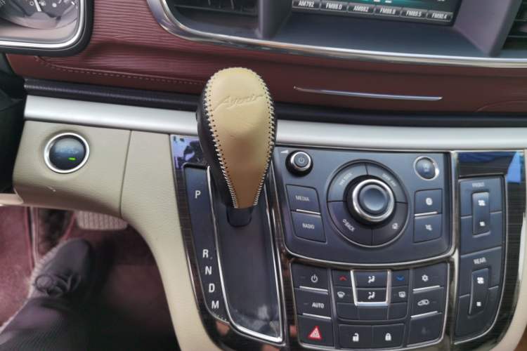 Used Buick GL8 2018 28T Luxury Model China VI Standard Gear Lever