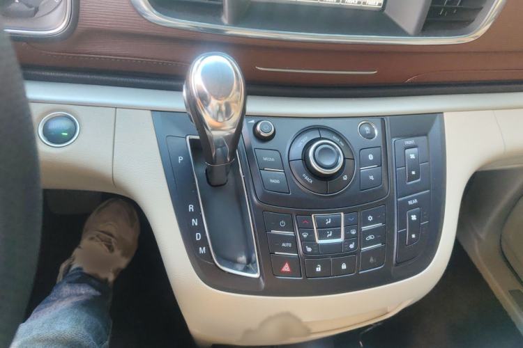 Used Buick GL8 2018 28T Prestige Version China VI Standard Gear Lever