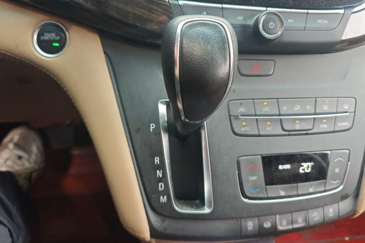 Used Buick GL8 2018 ES 28T Premium Model China VI Standard Gear Lever