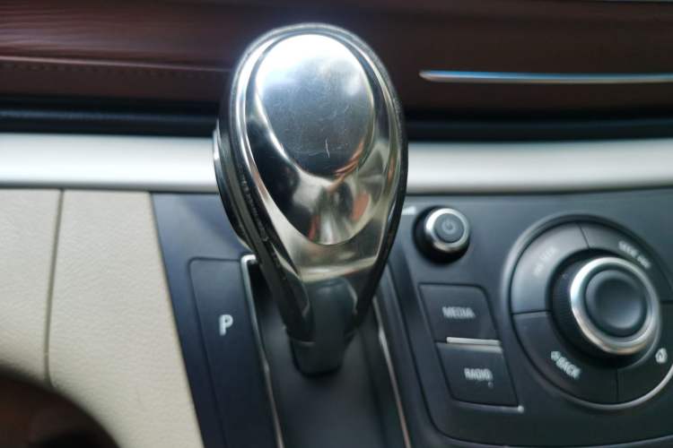 Used Buick GL8 2018 28T Luxury Model China VI Standard Gear Lever