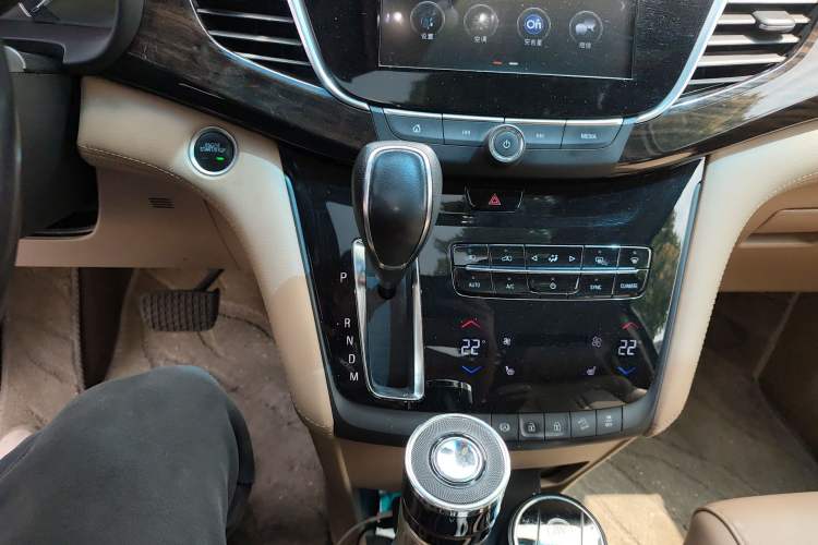 Used Buick GL8 2018 ES 28T Luxury Model China VI Standard Gear Lever