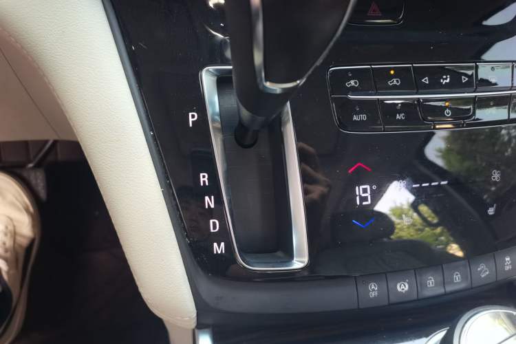 Used Buick GL8 2018 ES 28T Comfort Model China VI Standard Gear Lever