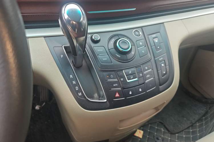 Used Buick GL8 2018 28T Comfort Model China VI Standard Gear Lever