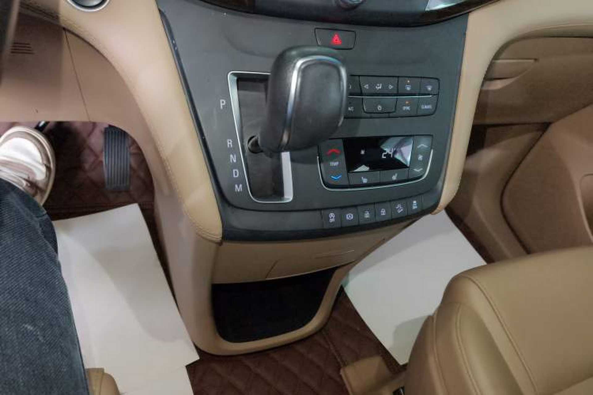 Used Buick GL8 2018 ES 28T Premium Model China VI Standard Gear Lever
