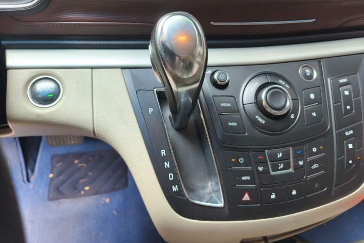 Used Buick GL8 2018 28T Luxury Model China VI Standard Gear Lever