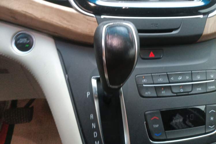 Used Buick GL8 2018 ES 28T Comfort Model China VI Standard Gear Lever