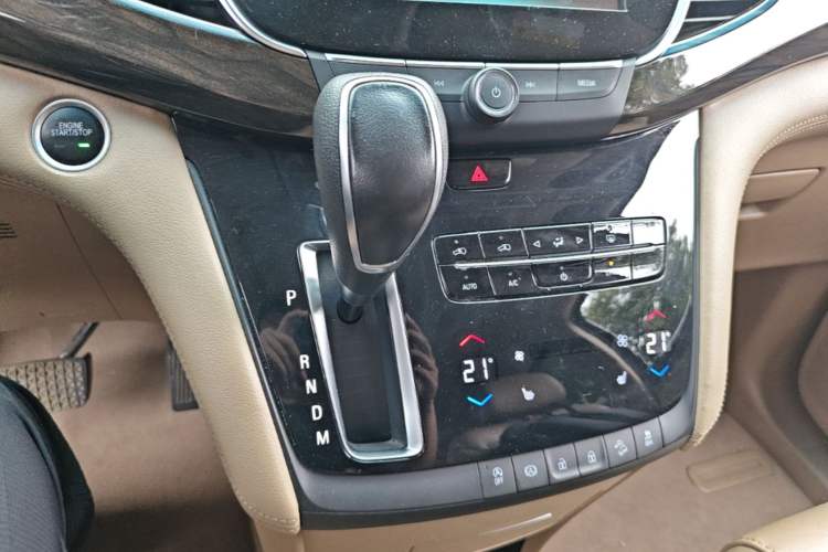 Used Buick GL8 2018 ES 28T Luxury Model China VI Standard Gear Lever
