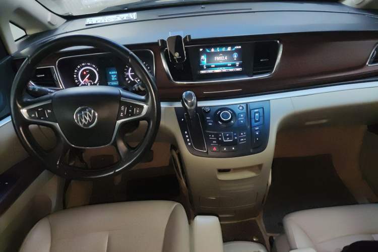 Used Buick GL8 2018 28T Luxury Model China VI Standard Gear Lever