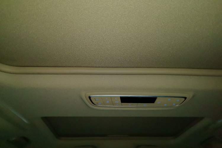 Used Buick GL8 2018 ES 28T Flagship Model China VI Standard Headliner