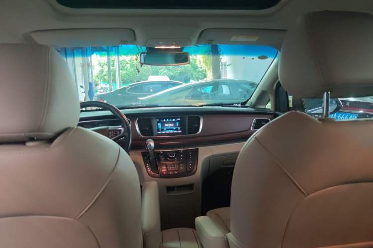 Used Buick GL8 2018 28T Luxury Model China VI Standard Headliner