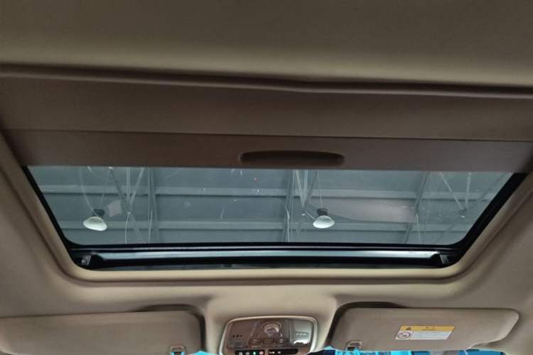 Used Buick GL8 2018 ES 28T Flagship Model China VI Standard Headliner