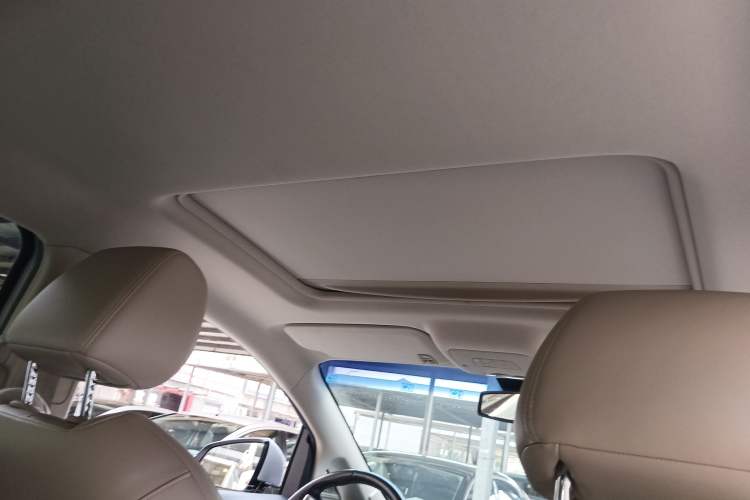 Used Buick GL8 2018 28T Luxury Model China VI Standard Headliner