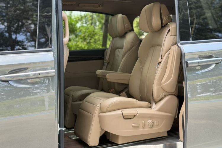 Used Buick GL8 2018 ES 28T Flagship Model China VI Standard Interior 1