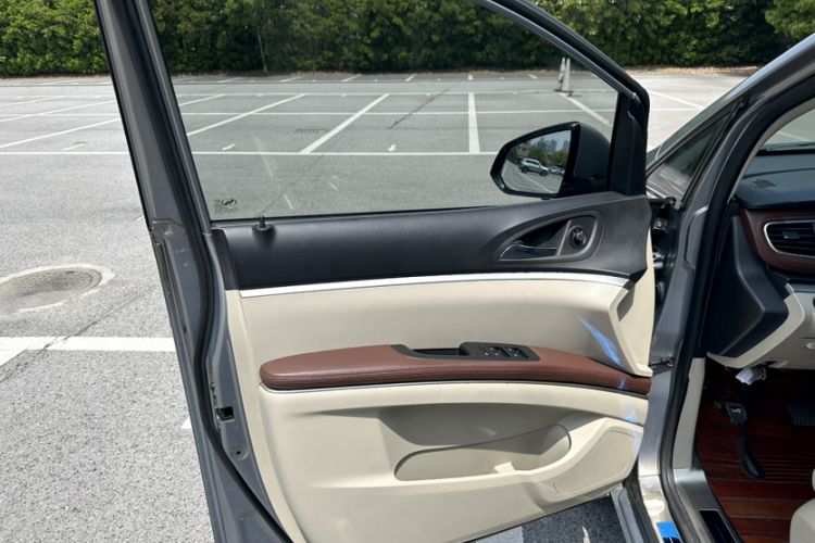 Used Buick GL8 2018 28T Comfort Model China VI Standard Interior 11