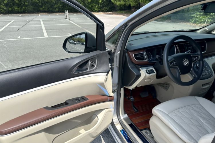 Used Buick GL8 2018 28T Comfort Model China VI Standard Interior 2