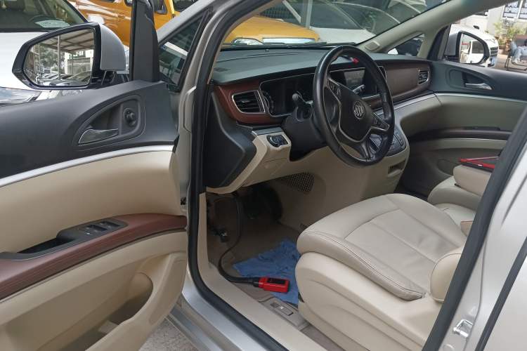 Used Buick GL8 2018 28T Luxury Model China VI Standard Interior 3