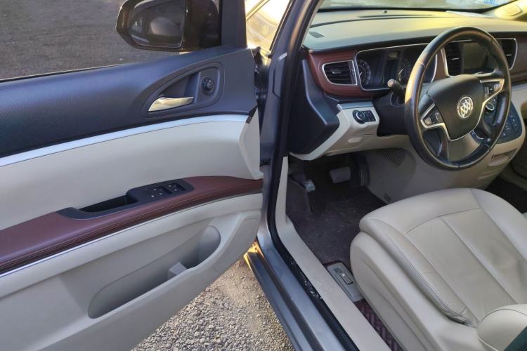 Used Buick GL8 2018 28T Luxury Model China VI Standard Interior 3