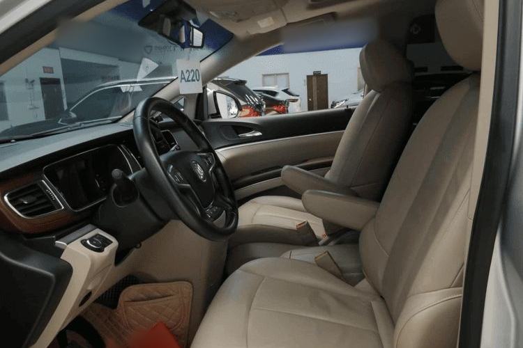 Used Buick GL8 2018 28T Luxury Model China VI Standard Interior 4