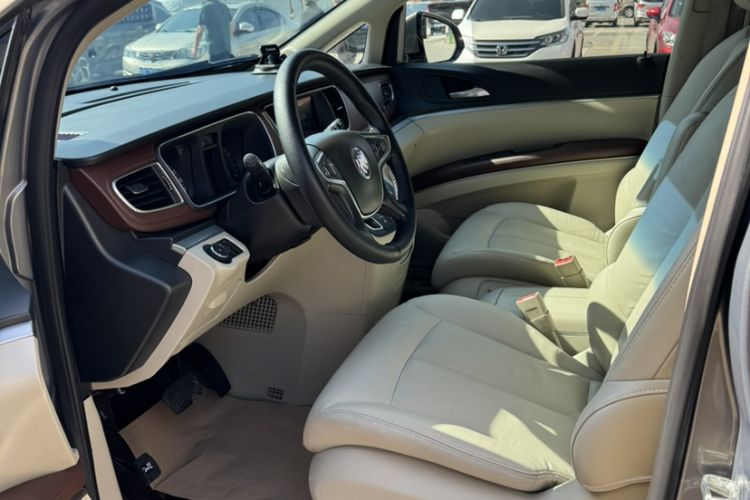 Used Buick GL8 2018 28T Prestige Version China VI Standard Interior 5