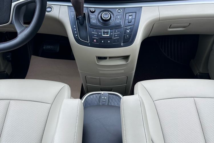 Used Buick GL8 2018 28T Comfort Model China VI Standard Interior 5