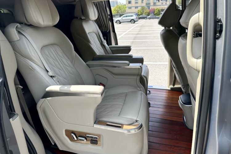 Used Buick GL8 2018 28T Comfort Model China VI Standard Interior 9