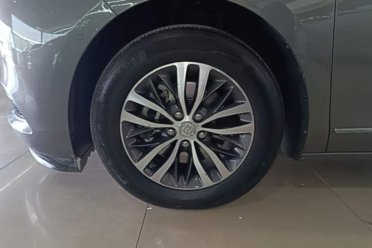 Used Buick GL8 2018 ES 28T Flagship Model China VI Standard Left Front Wheel Hub