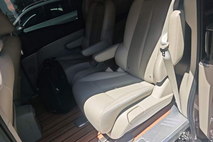 Used Buick GL8 2018 28T Luxury Model China VI Standard Left Rear Seat