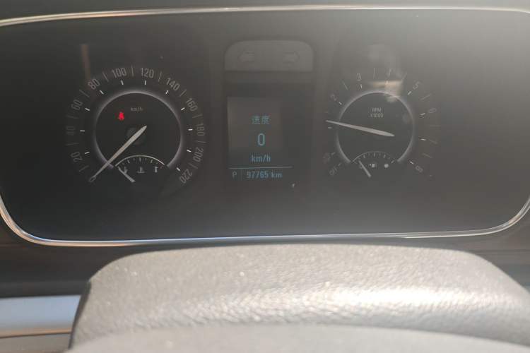 Used Buick GL8 2018 28T Luxury Model China VI Standard Odometer Close Up