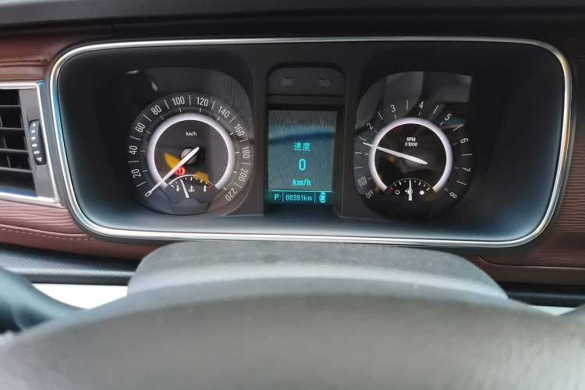 Used Buick GL8 2018 28T Luxury Model China VI Standard Odometer Close Up