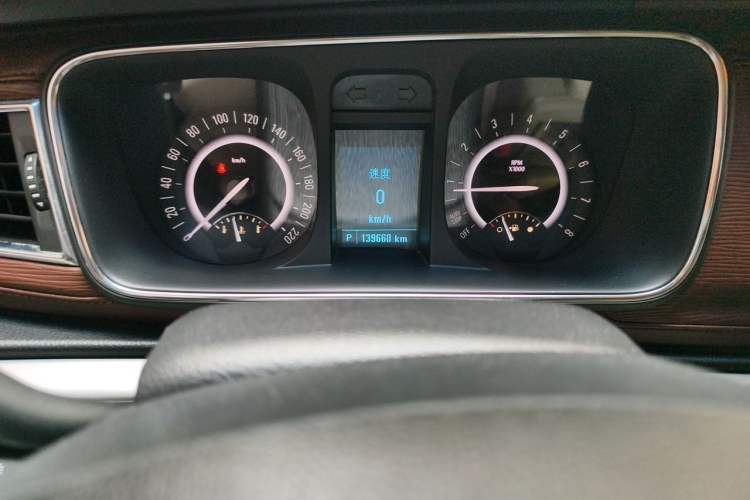 Used Buick GL8 2018 28T Luxury Model China VI Standard Odometer Close Up