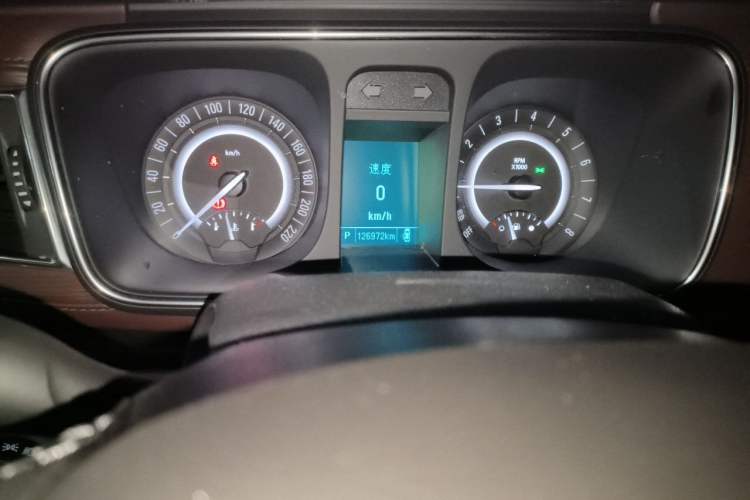 Used Buick GL8 2018 28T Luxury Model China VI Standard Odometer Close Up