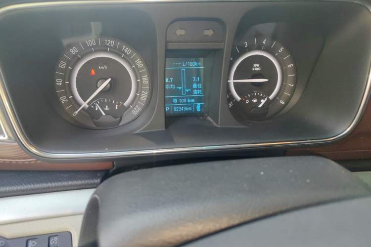 Used Buick GL8 2018 28T Comfort Model China VI Standard Odometer Close Up