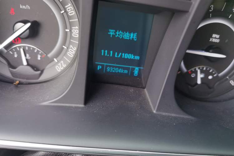Used Buick GL8 2018 28T Luxury Model China VI Standard Odometer Close Up