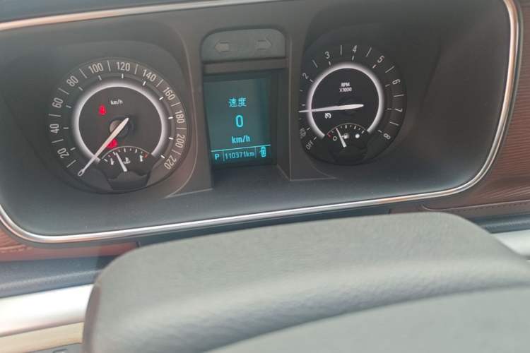 Used Buick GL8 2018 28T Comfort Model China VI Standard Odometer Close Up