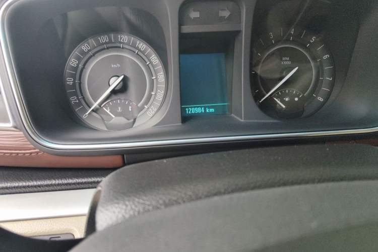Used Buick GL8 2018 28T Comfort Model China VI Standard Odometer Close Up
