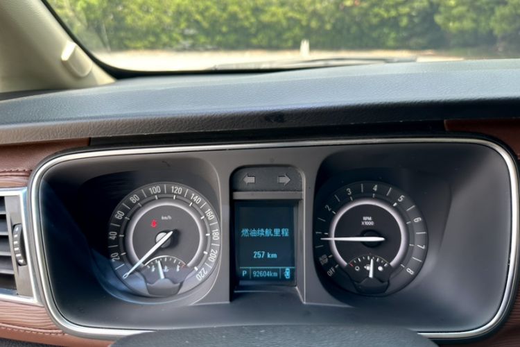 Used Buick GL8 2018 28T Comfort Model China VI Standard Odometer Close Up