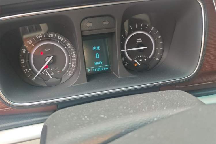 Used Buick GL8 2018 28T Comfort Model China VI Standard Odometer Close Up