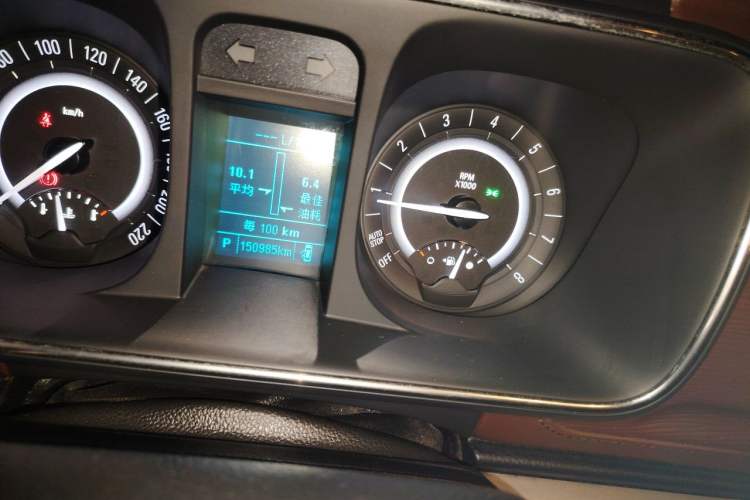 Used Buick GL8 2018 28T Comfort Model China VI Standard Odometer Close Up