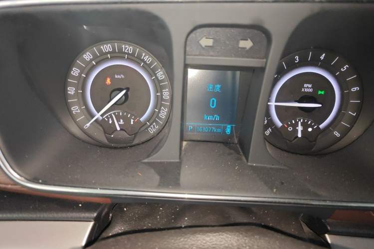 Used Buick GL8 2018 28T Comfort Model China VI Standard Odometer Close Up
