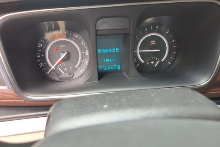 Used Buick GL8 2018 28T Luxury Model China VI Standard Odometer Close Up